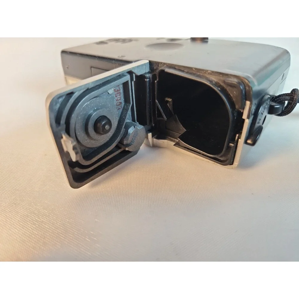 Vintage Canon Elph LT APS Camera Built-in Flash Autofocus Point/Shoot 23mm Lens